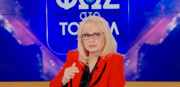 Με κόκκινο σακάκι στην εκπομπή - Χαμός στο Twitter